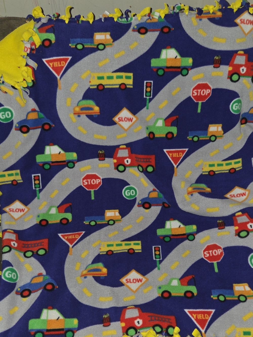 Kids Road-Print Fleece Tie Blanket - Blue/Yellow